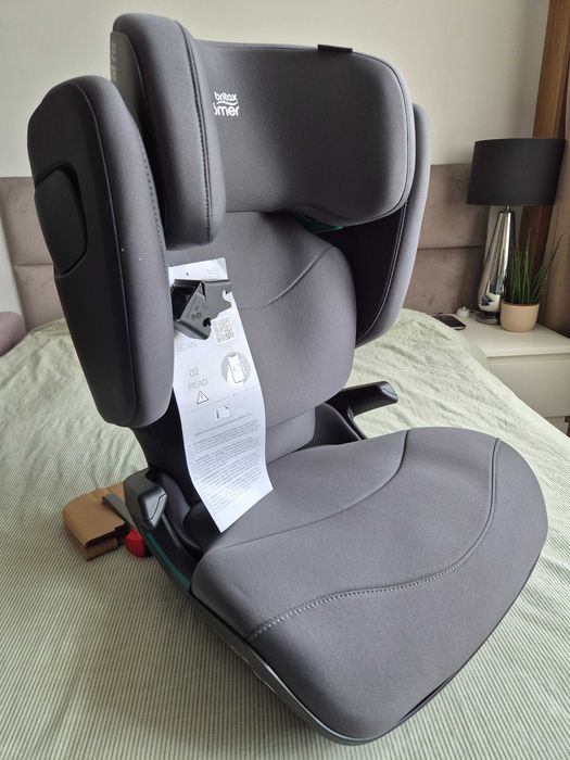 Ново детско столче Britax Römer Kidfix M i-Size BR (3.5 - 12год) с ISOFIX в сив цвят (Midnight Grey)
