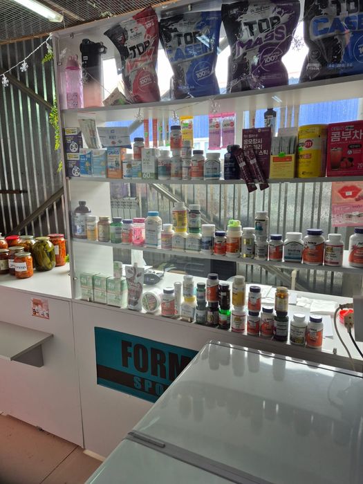 Продам белые полки для отдела.