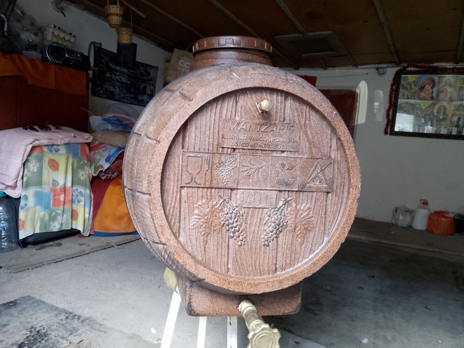 Vând butoaie din fibră de sticlă