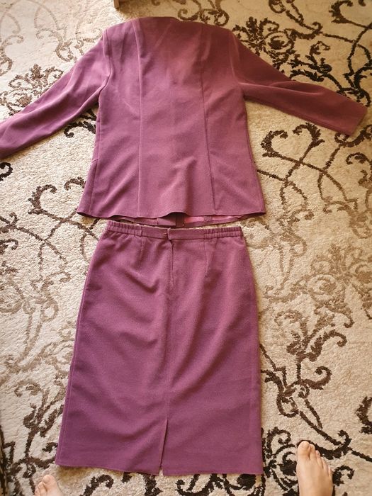 Продам костюм 48 размер