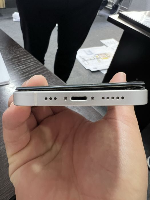 ¡Phone 12 ekran battareya rashodi bor