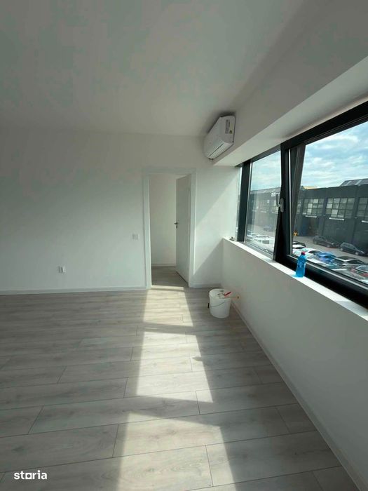 Spatiu comercial, Coresi