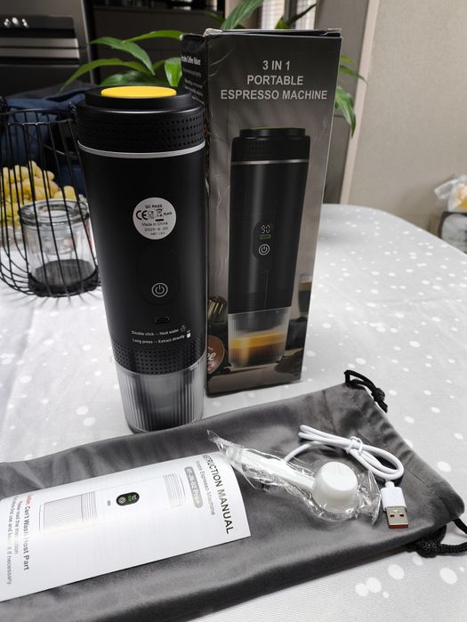 Портативна кафемашина с дигитален дисплей, която се зарежда с USB