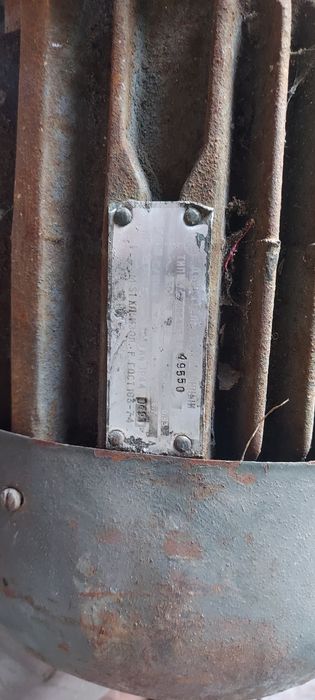 Продам электро двигатель.