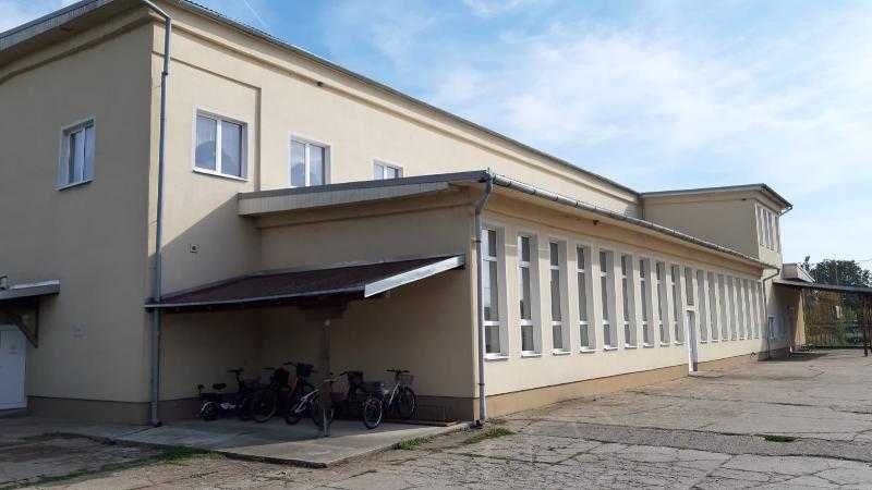 Fabrica de confectii cpmplet cu masini si utilaje pentru industira usoara - Carei
