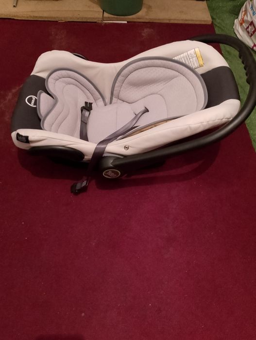 Бебешко столче за кола + Подарък чанта с играчки