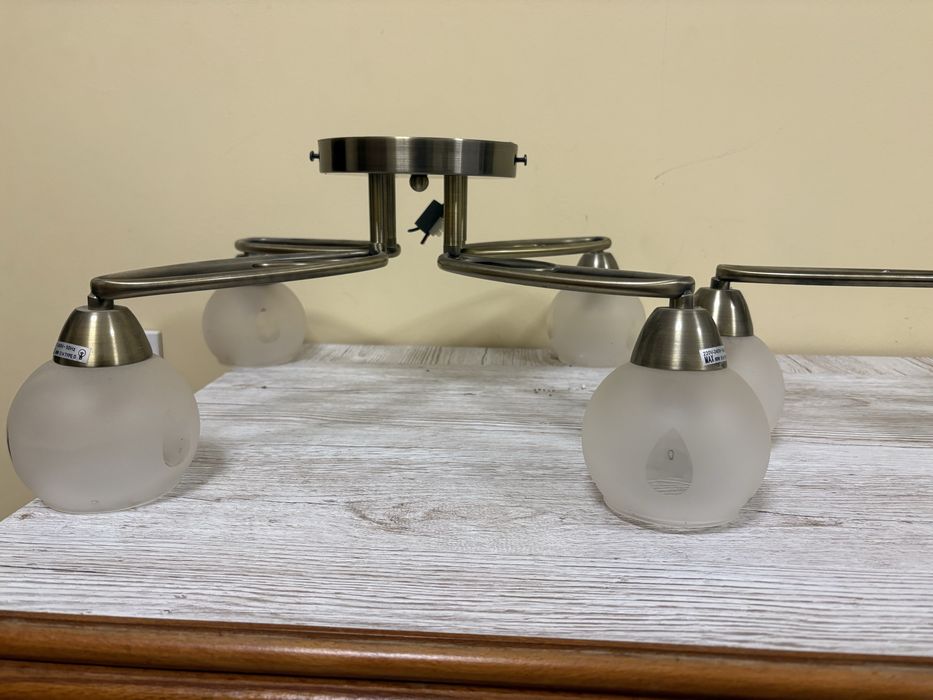 Lustre cu 4 si 3 becuri