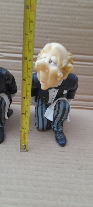 Pereche suporturiii din rășină pentru sticla și  condimente