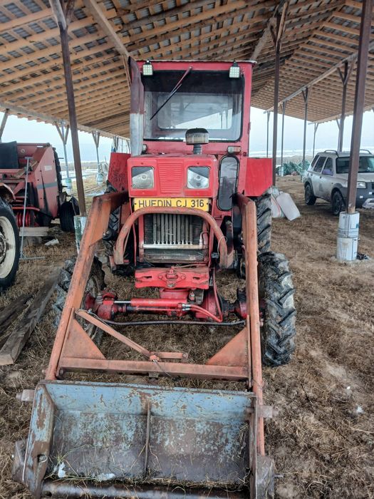 Vând tractor u 651 cu încărcător frontal