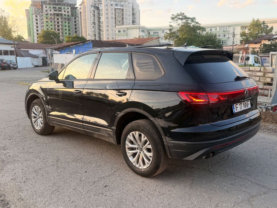 Volkswagen Touareg An Model 2026, doar 9.900 km, inmatriculata, avariata