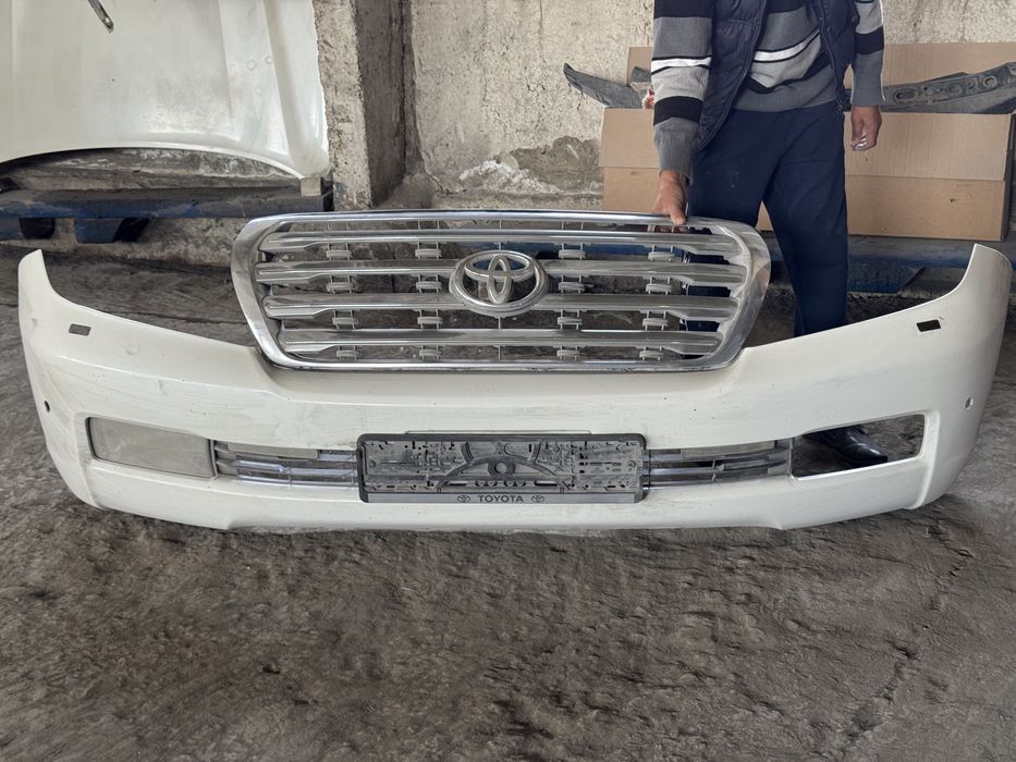 Продам решетку радиатора крузак 200