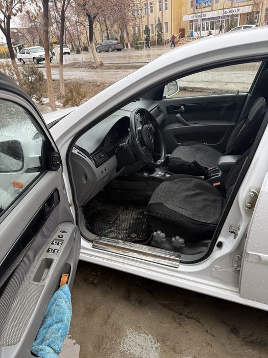 Jentra moshinasi sotiladi