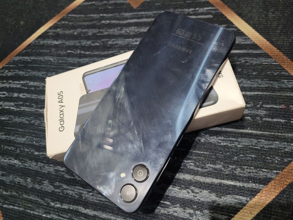 Продам смартфон Samsung A05