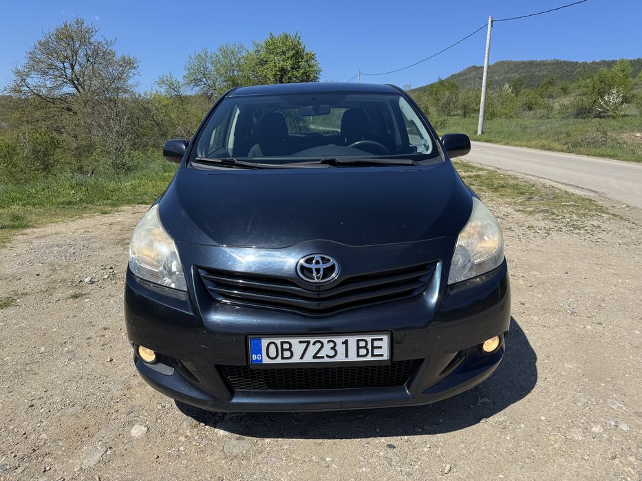 Продавам Toyota Verso