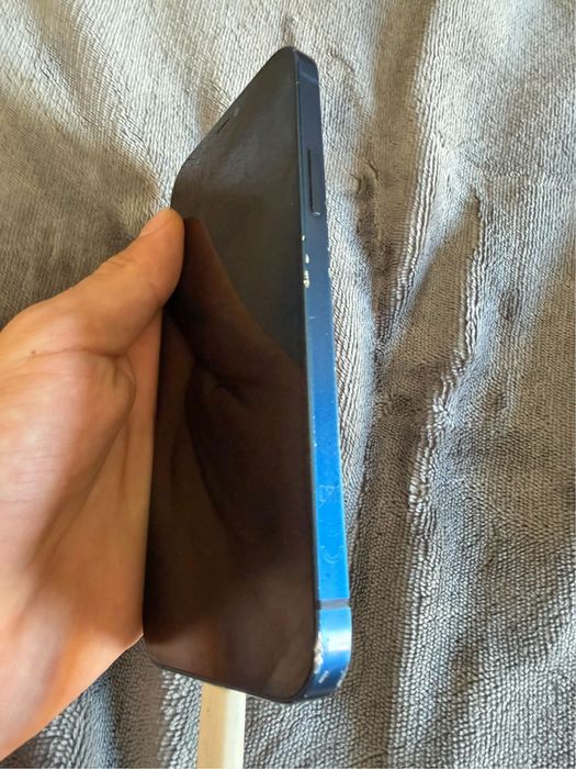 Iphone 12 albastru