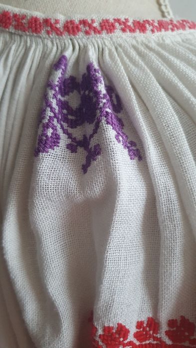 REDUCERE LUNA MAI  35%! Costum popular/ie/camasa cu poale, sorturi/catrinte