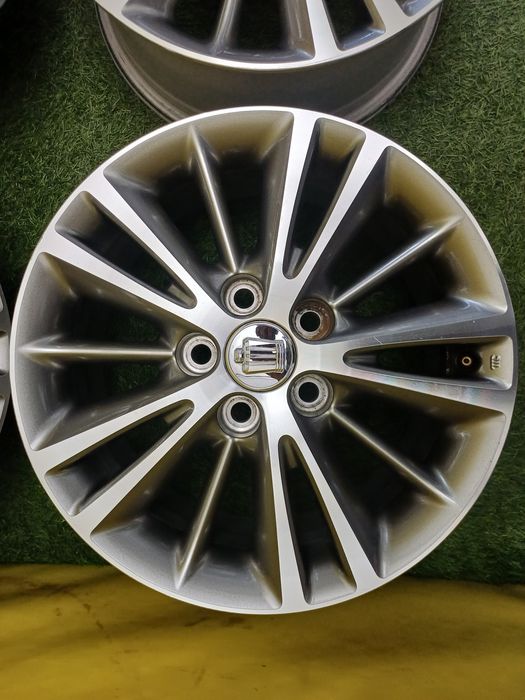 Диски R16 5x114.3 на Toyota Crown и другие.