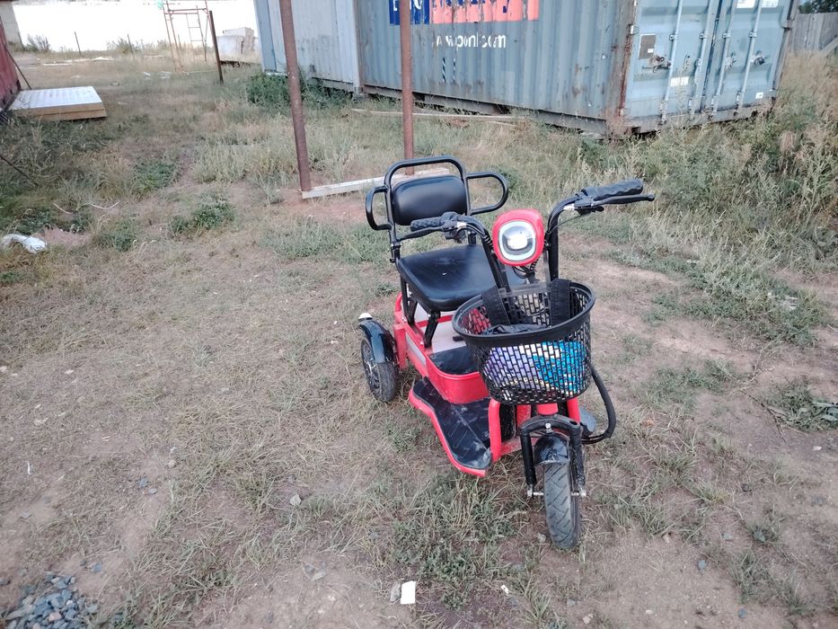 Продам электросамокат (трицикл)