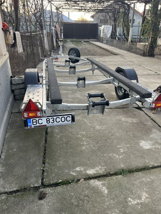 Barca cu peridoc fara motor