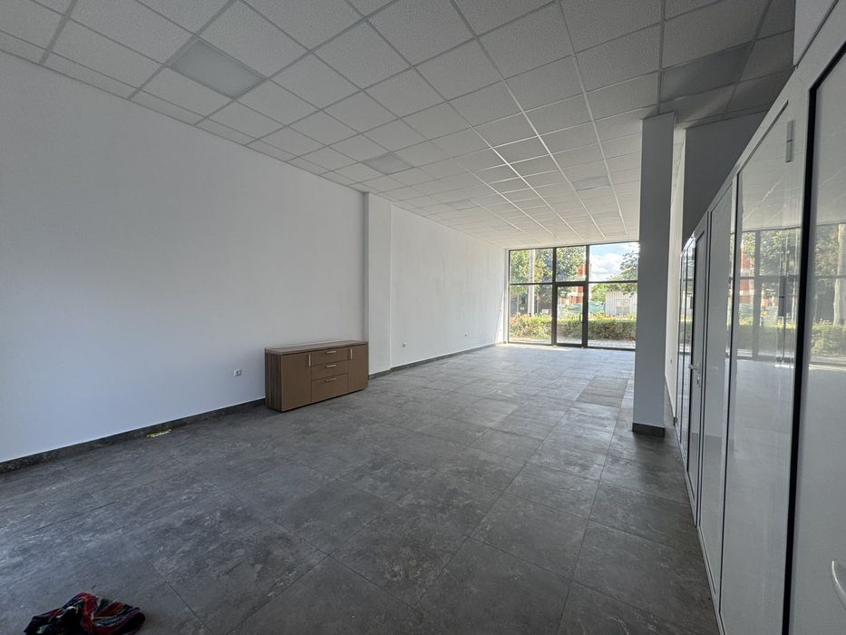 Дава се под наем Магазин в Казанлък - 80 кв.м за 765 € - Снимка #4