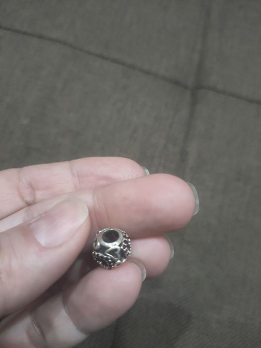 Vând charm din argint Pandora
