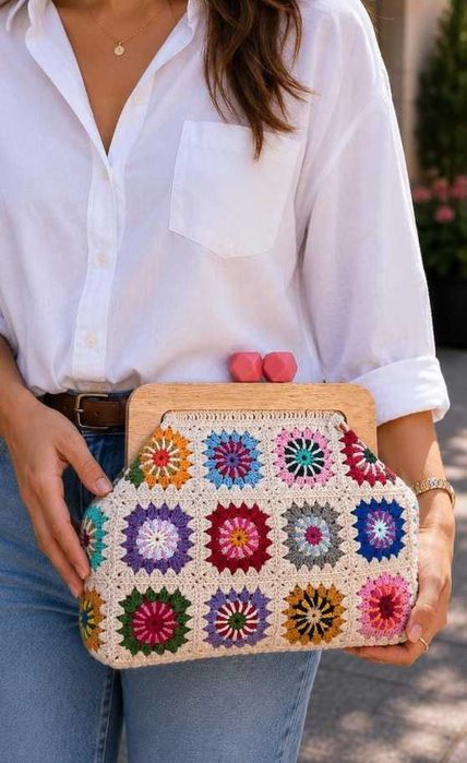 Geantă handmade croșetată cu ramă din lemn
