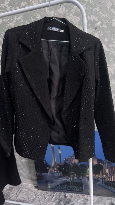 Жакет с камнями.