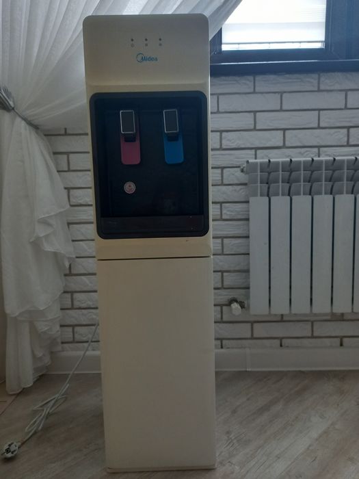 Кулер для воды Media