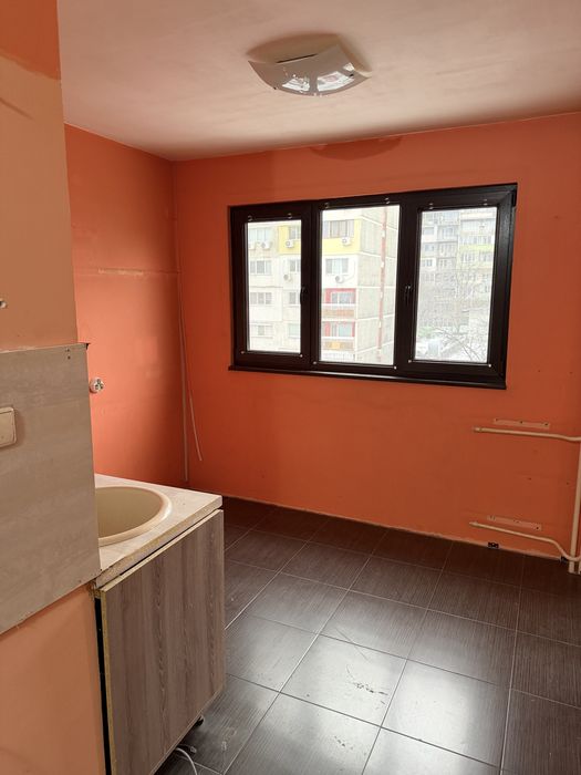 Двустаен апартамент в кв.Родина 1 до у-ще Олимпи Панов