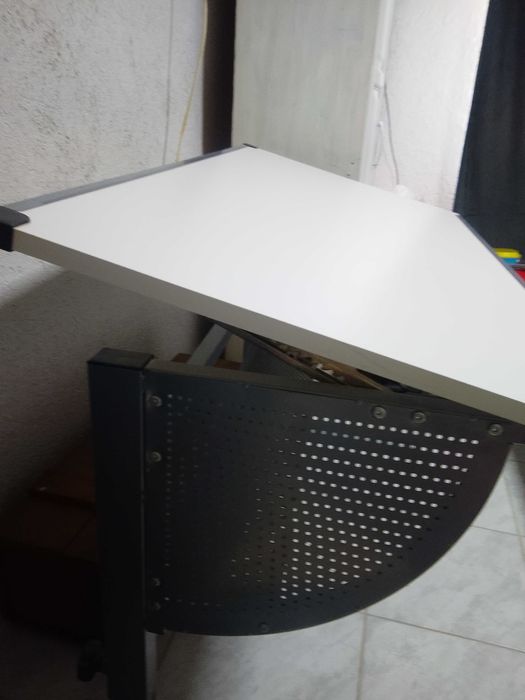 Ученическо бюро с малки забележки