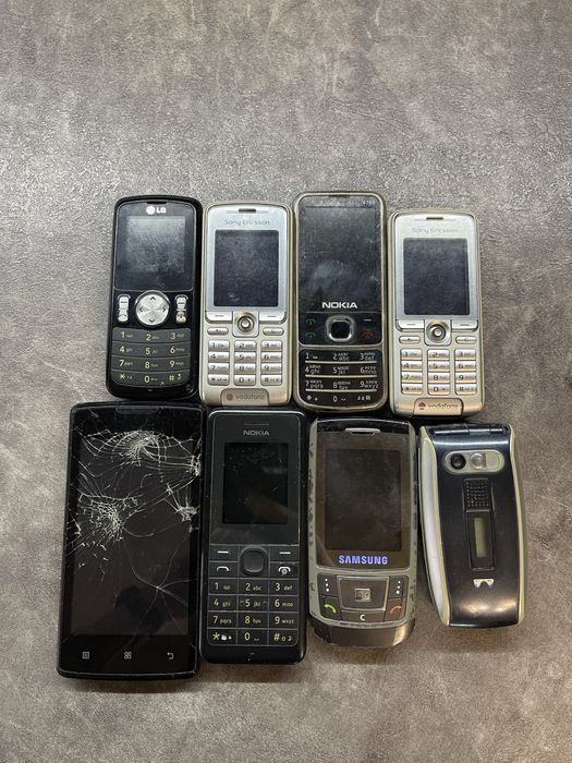 Телефони за части