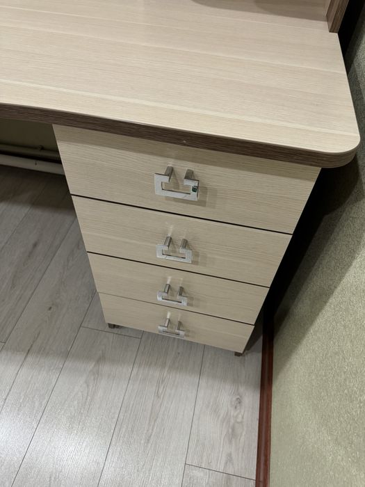 Стол письменный