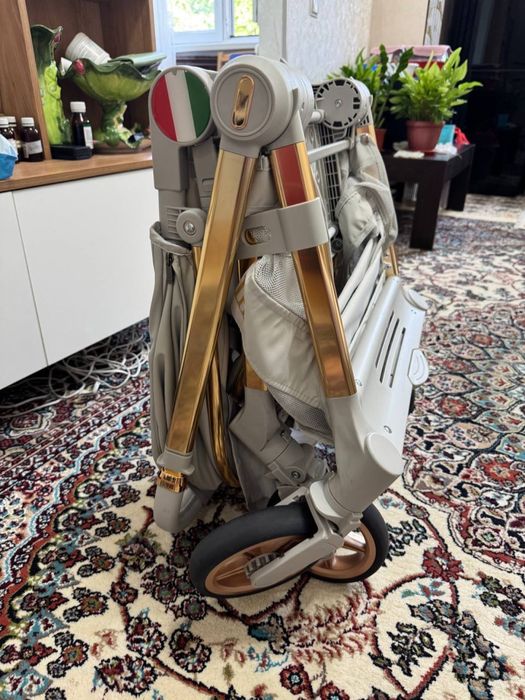 Продается коляска Canelli