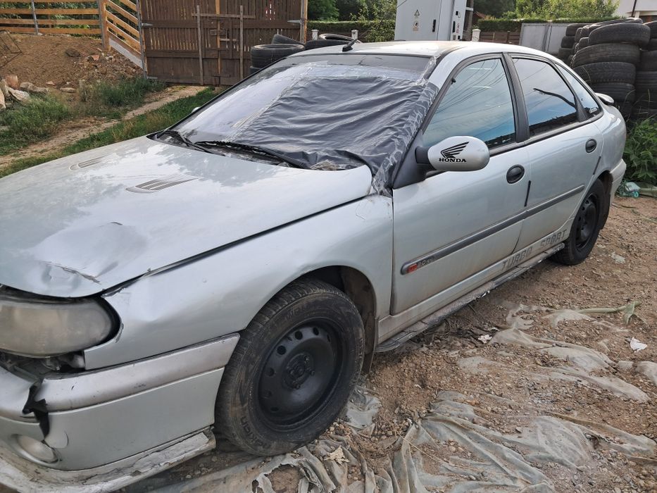 Vând Renault Laguna 1 înmatriculată puțin avariata