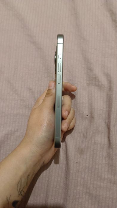 iPhone 15 pro, 81% акб, 256гб