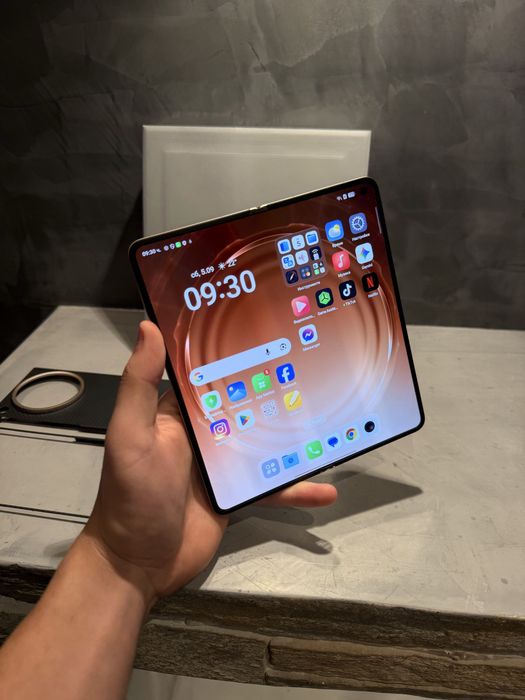 КАТО ЧИСТО НОВ OPPO Find N6 512 GB + подарък карбонов калъф