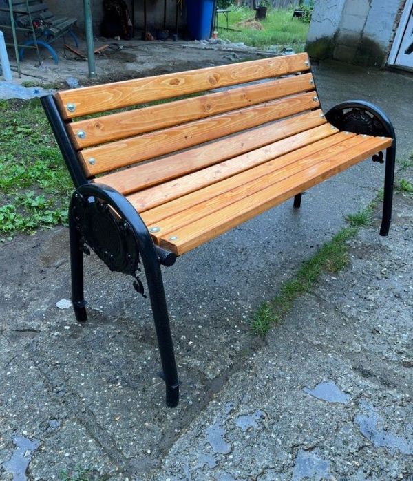 Vând diferite modele de bănci cu spătar sau fără spătar