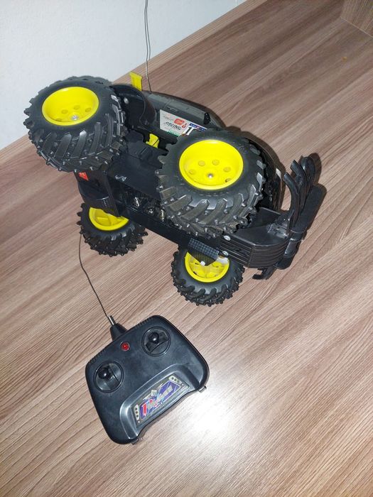 100 lei NEG. 2 masinute cu telecomanda