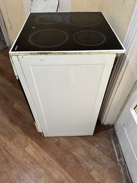 Продам электрическую плиту Индезит.