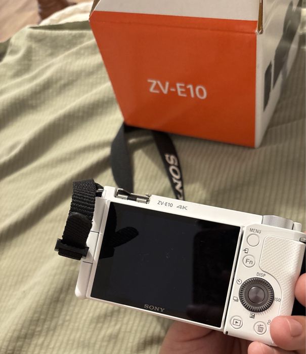 Sony ZV-E10 White + объектив 16–50 OSS