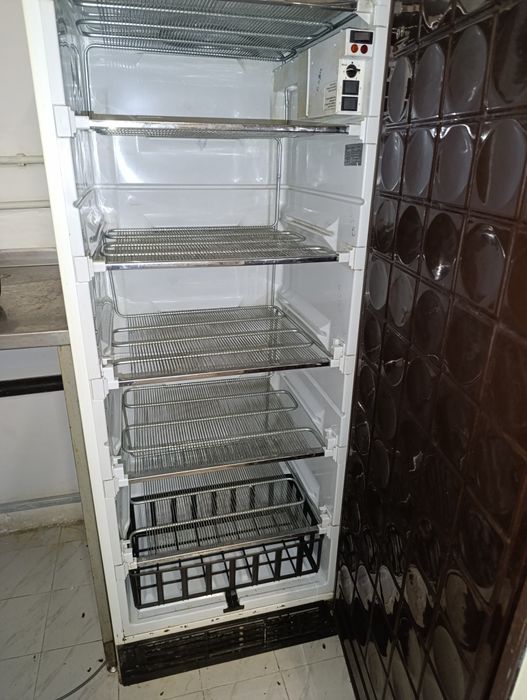 Разпродажба на обзавеждане за заведение