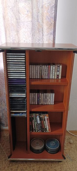 Шкаф за аудио и мултимедия