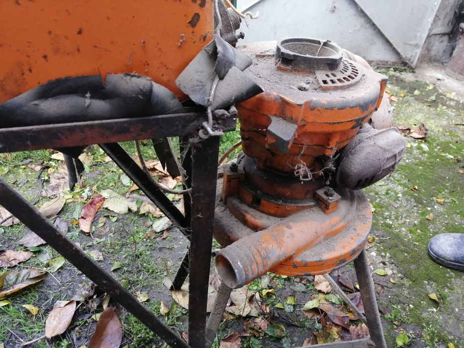 Водна помпа. стара, руска