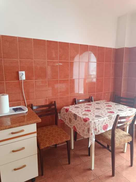 Închiriez apartament 2 camere decomantate