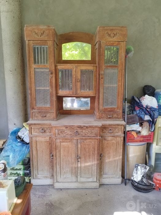 Антикварный шкаф продаётся