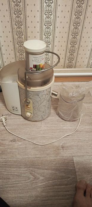 Соковыжималка .в отличном состояние