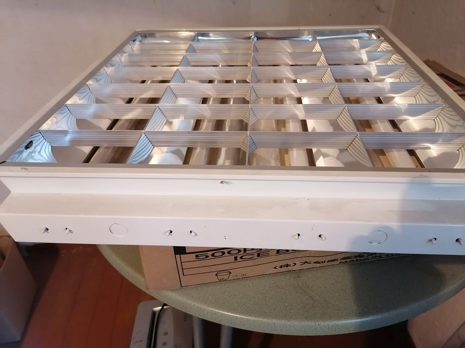 луминесцентни осветителни тела 4X18W