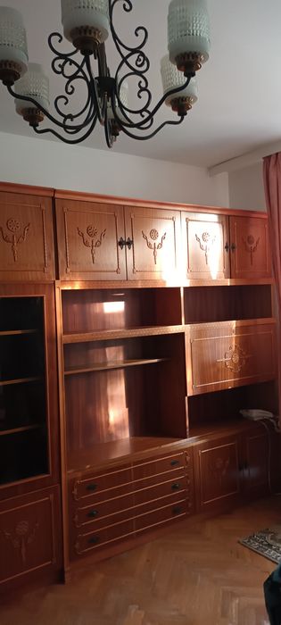 Vând biblioteca  stare buna