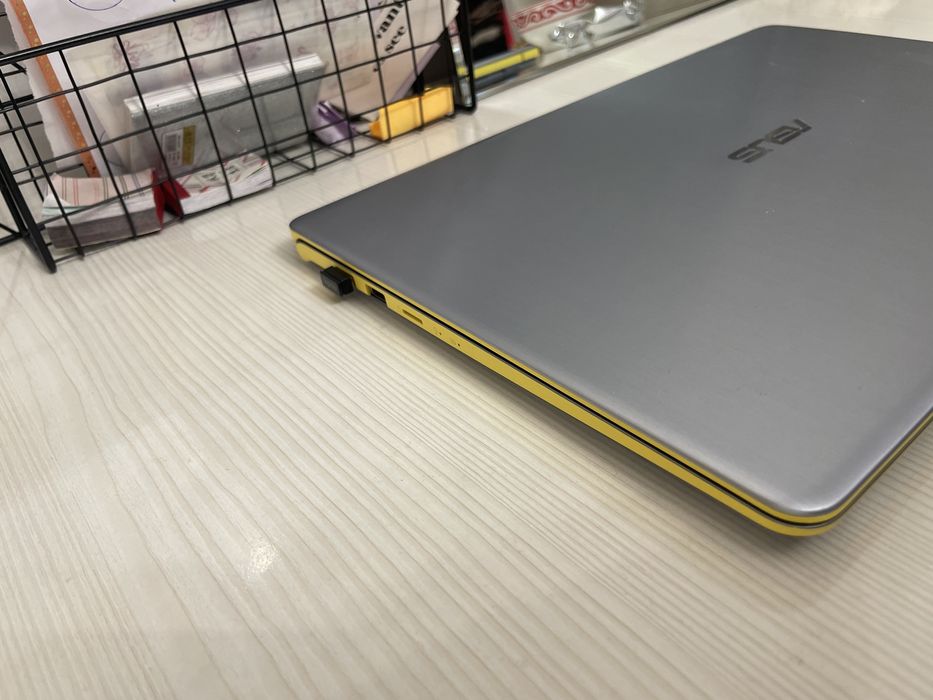 Asus Vivobook ноутбук
