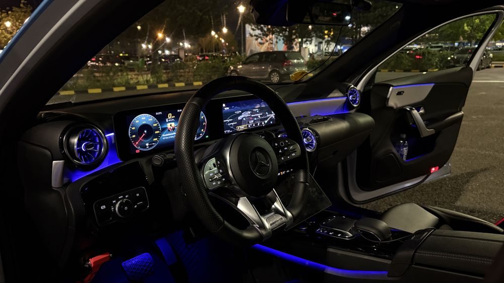 ASTEPT OFERTE!!!Mercedes-Benz  4MATIC Sedan | 2020 | 31.870 km | MULTIBEAM | Night